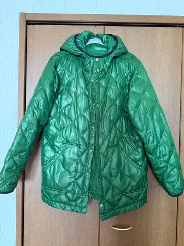 그린 컬러 퀼팅 다운 자켓