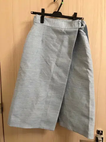 투모로우랜드 맥피 라이트 블루 랩 스타일 린넨 스커트 38