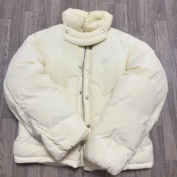 SATUR 다운 자켓 크림색
