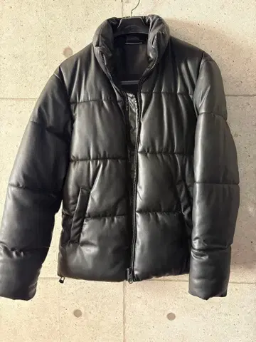 ZARA 블랙 다운 자켓 S 사이즈