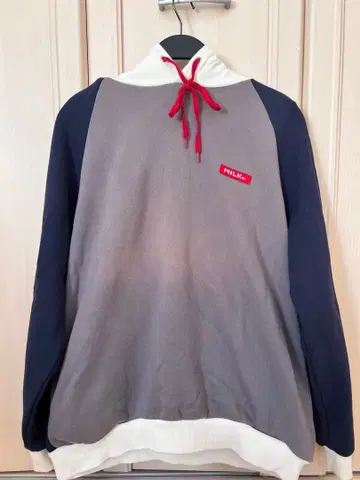 Liella! x milkfed 콜라보 후드티 L 사이즈