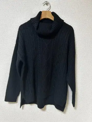 블랙 터틀넥 케이블 짜임 스웨터 M