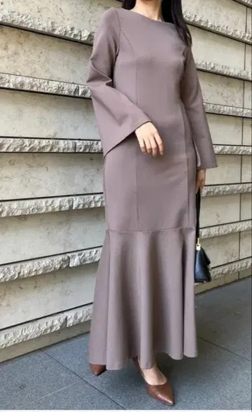 어른스럽고 세련된 머메이드 원피스 편안하고 세련됨