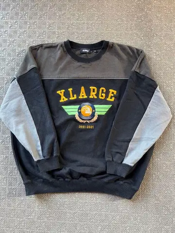 XLARGE 트레이닝복