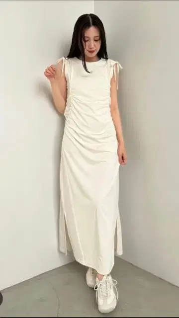 프레이 아이디 슬리브리스 롱 원피스