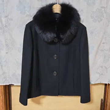 23구 블랙 울 자켓 퍼 카라 부착 8분 소매 M 사이즈