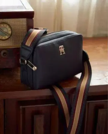[ 새상품 택 포함 ] 타미힐피거 숄더백 복조리 포함