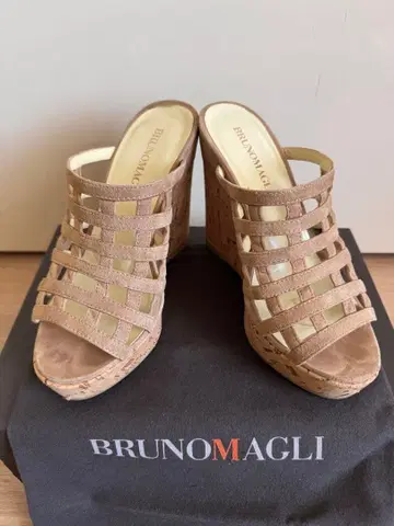 BRUNOMAGLI 베이지 웨지 샌들 (오늘까지)