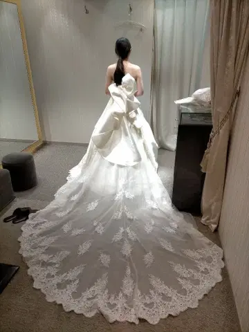 백리본 웨딩 드레스 트레인