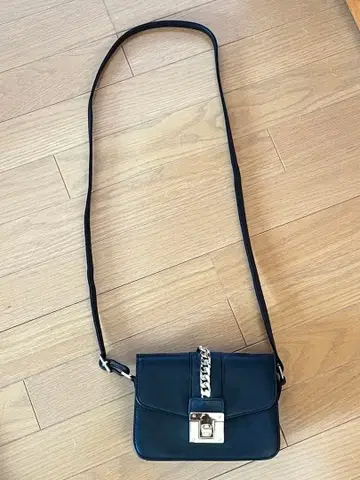 블랙 숄더백 합성 피혁