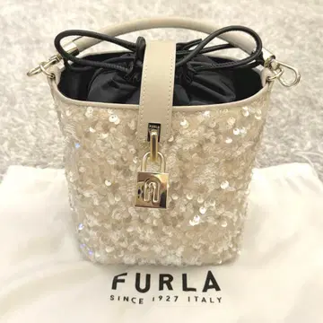 FURLA 훌라 홀리데이 스팽글 버킷 백 미사용 새상품