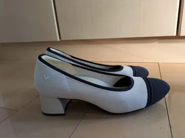 바이컬러 펌프스 화이트/블랙