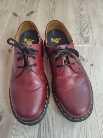 Dr. Martens 체리 레드 3홀 슈즈 26cm