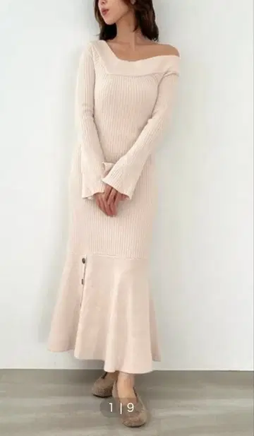 편안하고 예쁜 어른스러운 오프숄더 원피스 아이보리