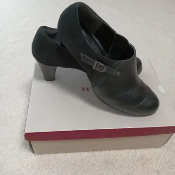 BARCLAY 블랙 가죽 부티