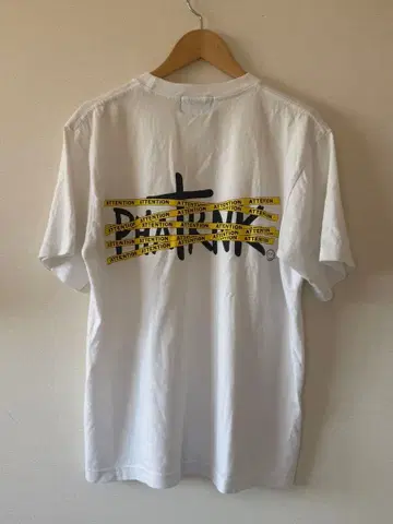 화이트 ATTENTION 셔츠
