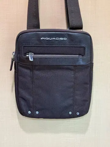 PIQUADRO 숄더백 다크 브라운