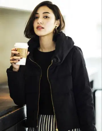 숏 기장 다운 코트 유나이티드 애로우즈 블랙