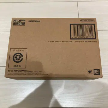 메탈 로봇혼 스트라이크 프리덤 건담 하츠네 미쿠 피규어