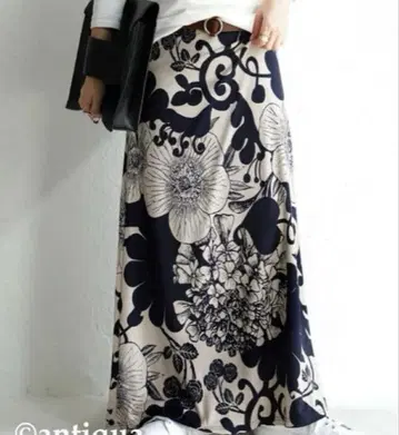 안티카 플라워 프린트 롱 스커트 네이비