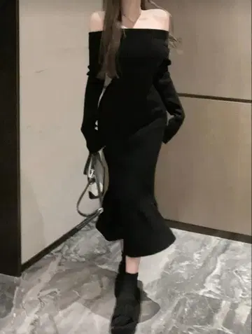 오프숄더 니트 원피스 블랙