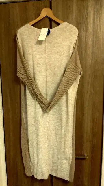 재가격 인하 [ 새상품 ] 빔즈하트 이소재 보트넥 배색 니트 원피스