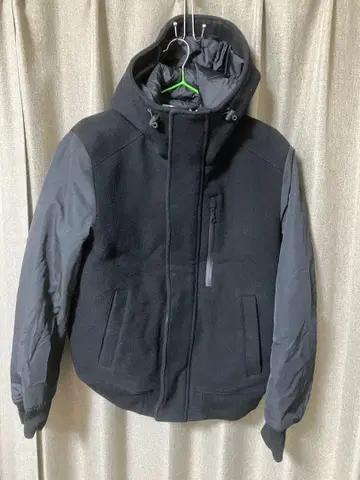 블랙 후드 부착 자켓 아우터