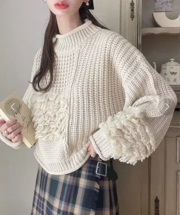 [ meg 콜라보 ] 패치워크 하이넥 숏 니트