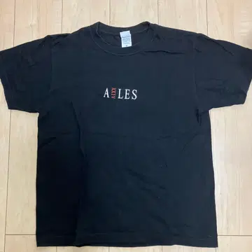 블랙 ALES 자수 T셔츠