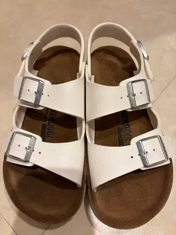 버켄스탁 Birkenstock 화이트 샌들 (시착만 함)