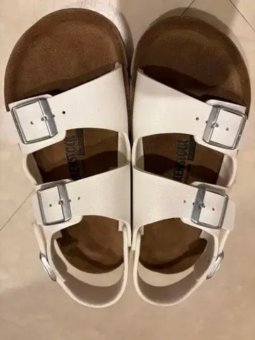 버켄스탁 Birkenstock 화이트 샌들 (시착만 함)