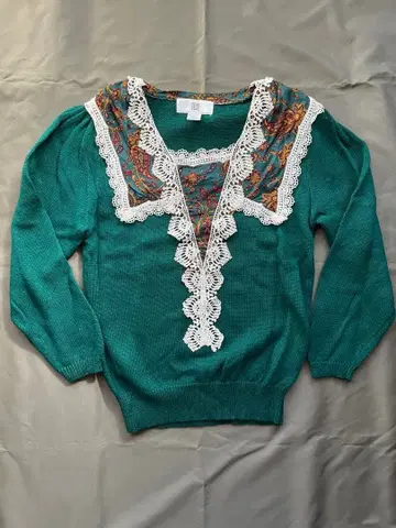 해외 구제 의류 레이스 트리밍 세일러 카라 니트