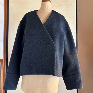 다크 그레이 랩 디자인 자켓