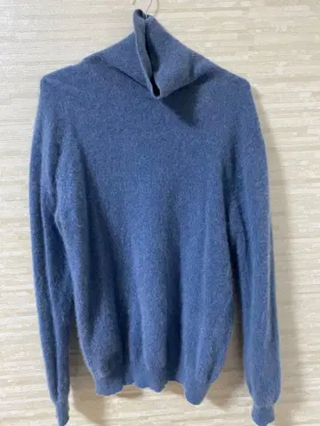 유니클로 파랑 터틀넥 캐시미어 스웨터 L 사이즈