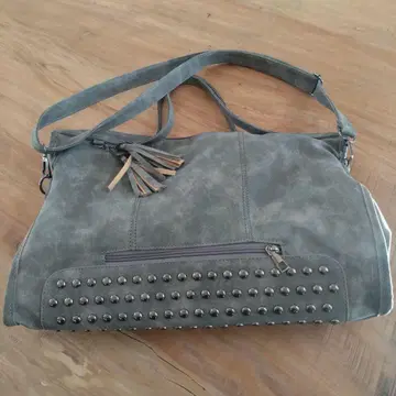 스터드 장식 그레이 숄더백 스웨이드 느낌