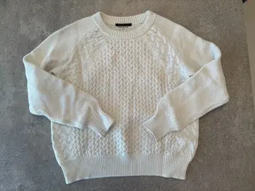 화이트 케이블 짜임 스웨터 긴팔