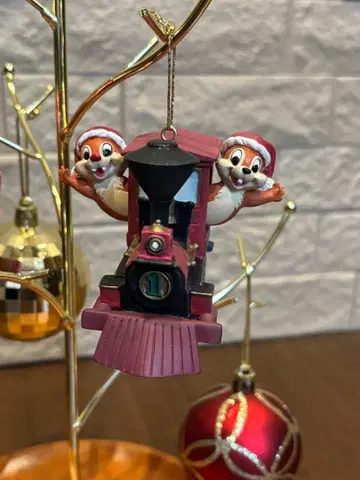 칩과 데일 크리스마스 오너먼트