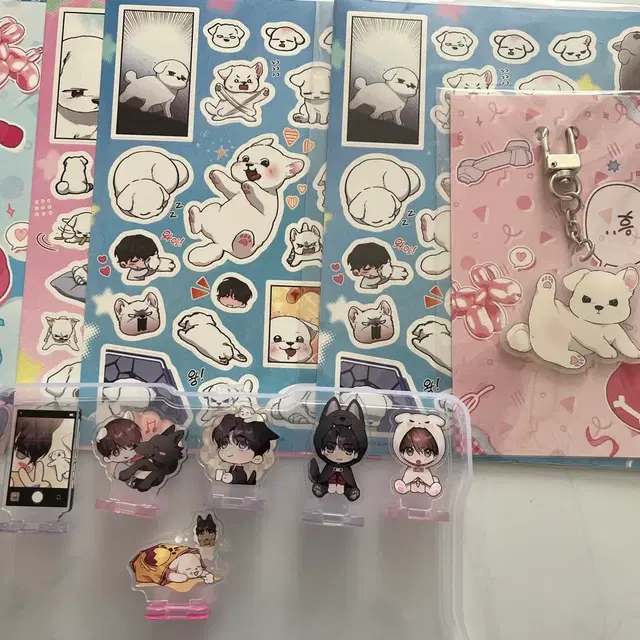 강아지는건드리지마라 아크릴스탠드/ 키링/스티커 양도합니다.