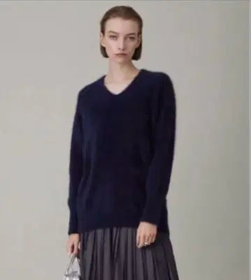 iCB 2023 폭스 캐시미어 풀오버 니트 네이비 V넥