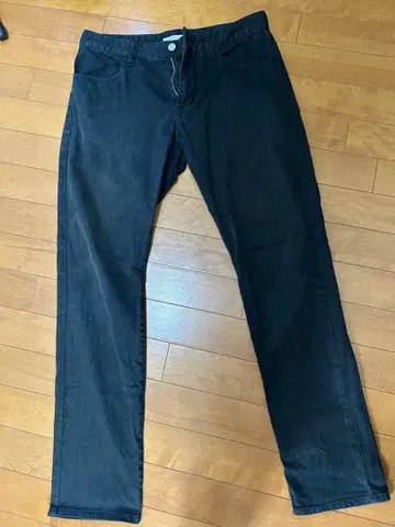 다크 그레이 슬림핏 데님 팬츠