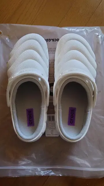 crocs classic lined overpuff clog