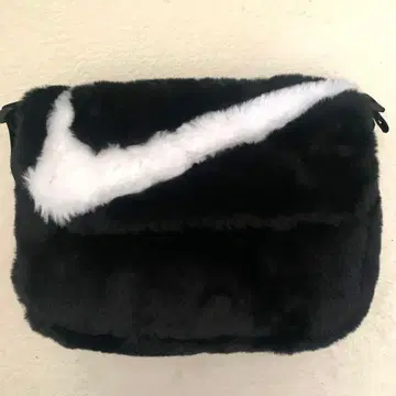 Nike 퍼 숄더백 블랙