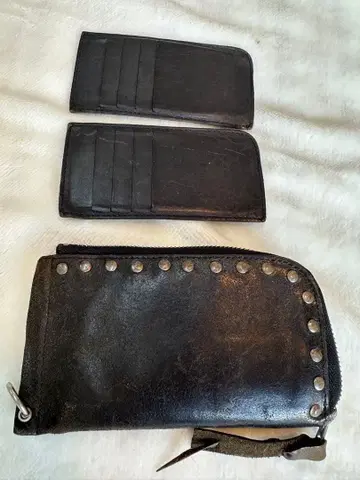 delle cose 스터드 장식 블랙 가죽 장지갑