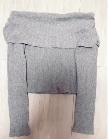 라벨에튀드 오프숄더 니트 숏 기장