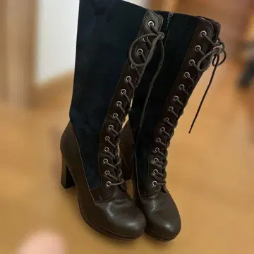 하이힐 롱 부츠 네이비 컬러와 브라운