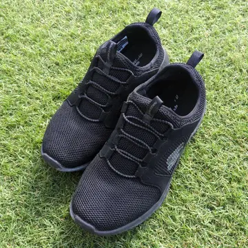 고품질 Skechers 블랙 스니커즈 25.5cm