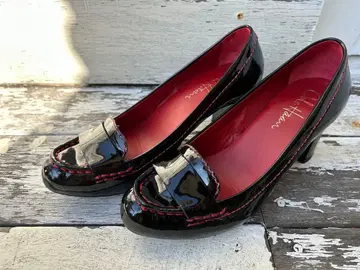 콜한 에나멜 블랙 로퍼 펌프스