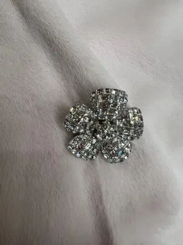 FOXEY 크리스탈풍 꽃 모양 브로치 약 4cm