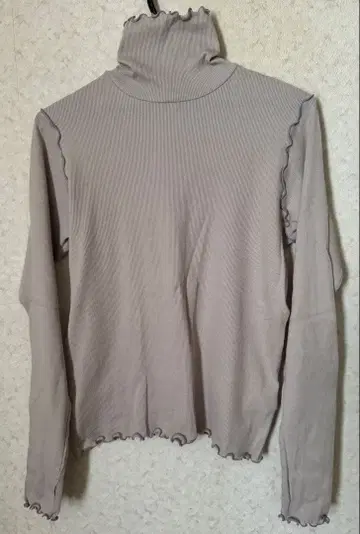 BASCO 리브 터틀넥 베이지