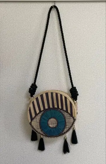 하나뿐인 눈 모티브 바스켓백